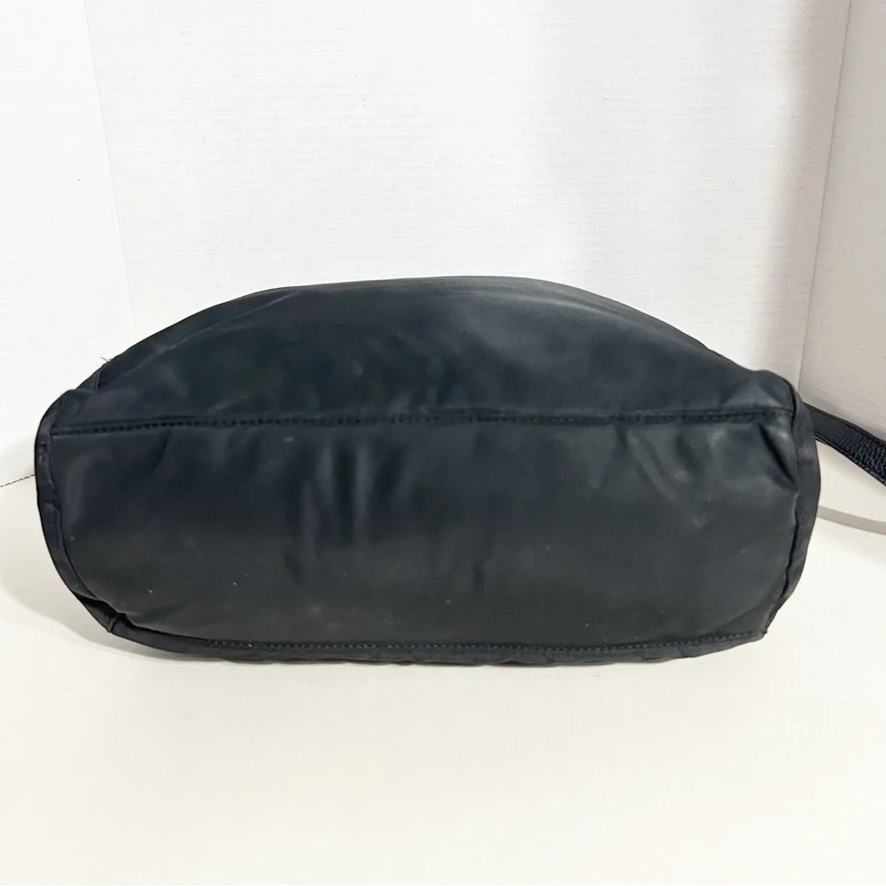 Thirty-One Gifts Black Nylon Crossbody Bag Multiple Zip Pockets Adjustable Strap